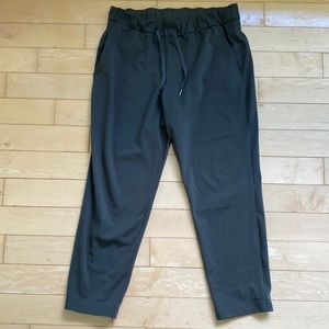 Lululemon Green 7/8 length stretch pant